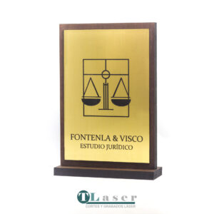 Reconocimientos en acrílico bicapa símil metal sobre mdf de 5,5 mm